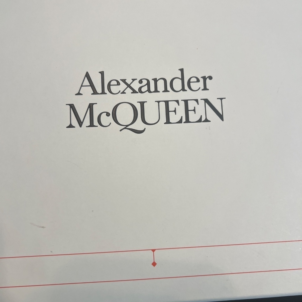 Alexander McQueen Skull Embossed Envelope Clutch Bag - Picture 2 of 7